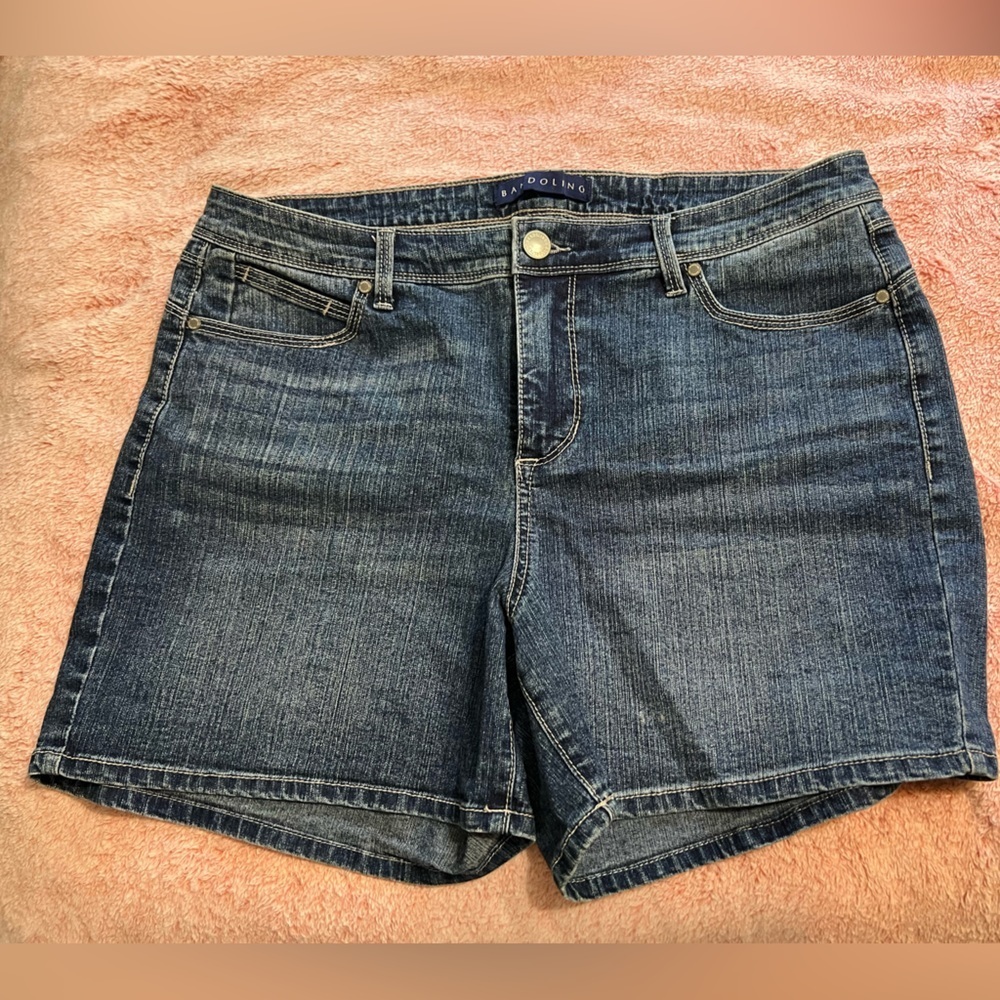 #212 Bandolino denim shorts - Picture 8 of 8